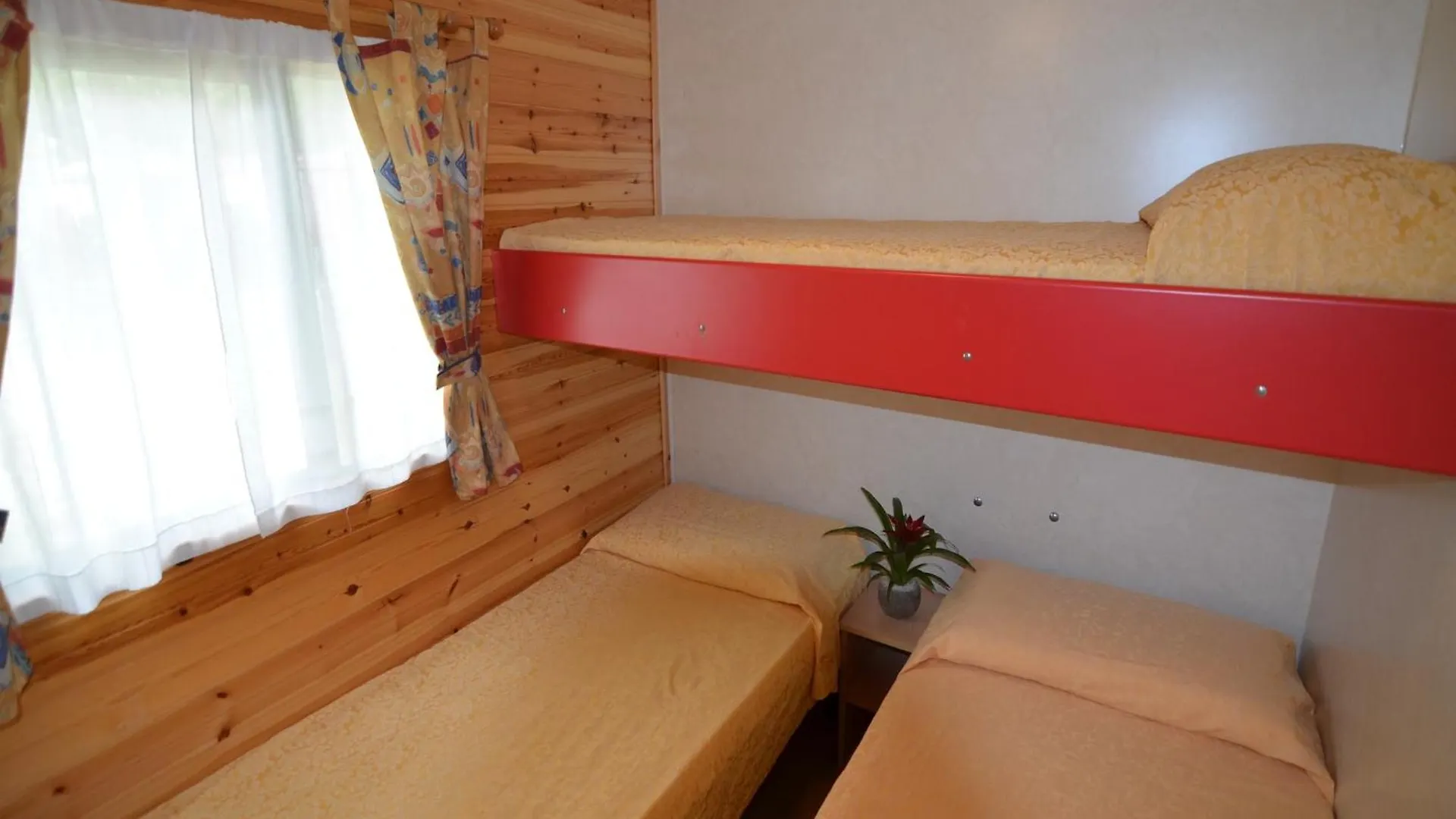 Holiday Home In Lido Di Dante With Pool Itália