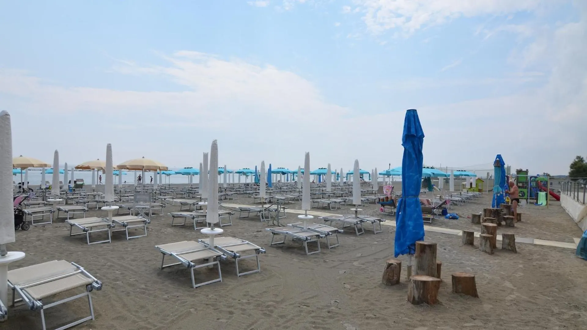 Holiday Home In Lido Di Dante With Pool 0*,  Itália