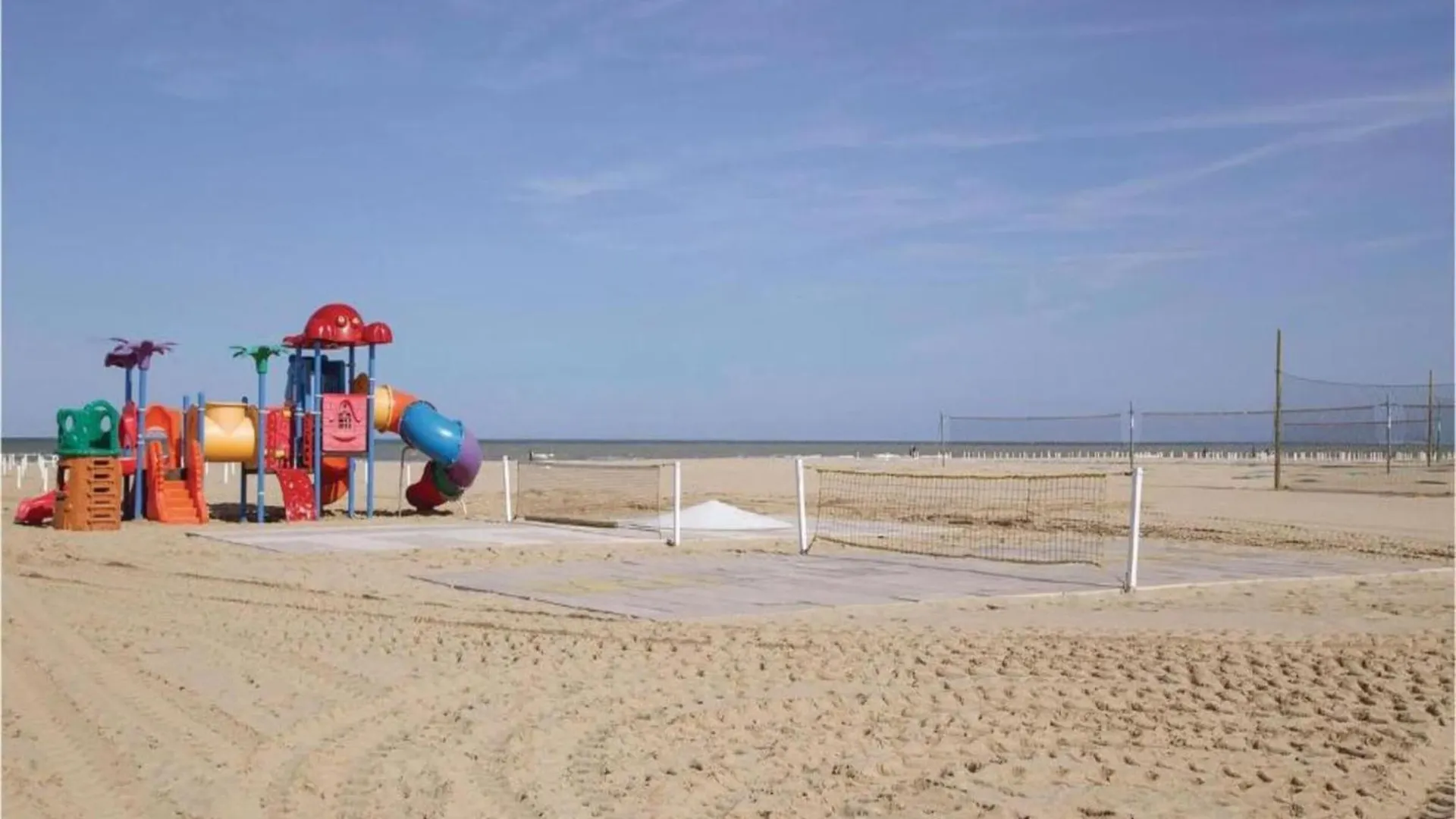Holiday Home In Lido Di Dante With Pool 0*,  Itália